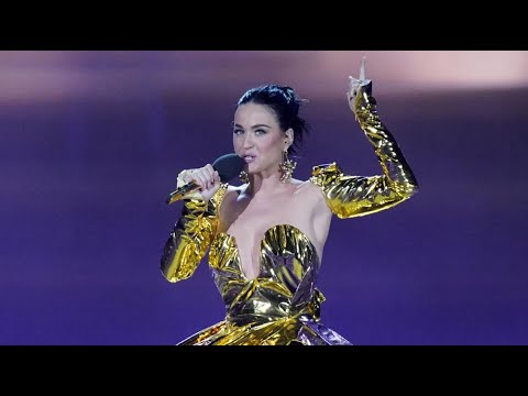 Bald im All Jeff Bezos setzt sie noch vor ihrer Welttournee in Rakete