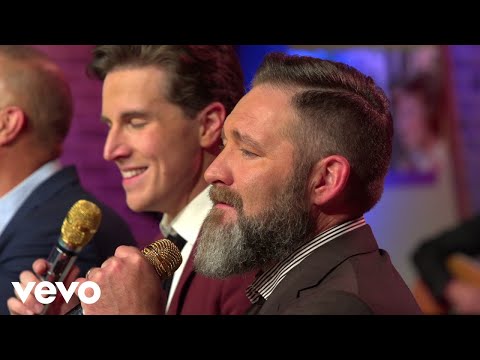Ernie Haase & Signature Sound - Gaither Medley