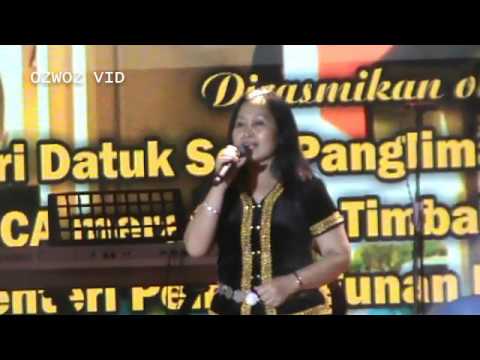 LORINNA INGGING with TANAK MOROROBUAT at HIIS competition 15may2017