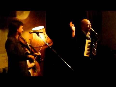 Geoff Berner with Diona Davies and Francesca - Daloy Polizei