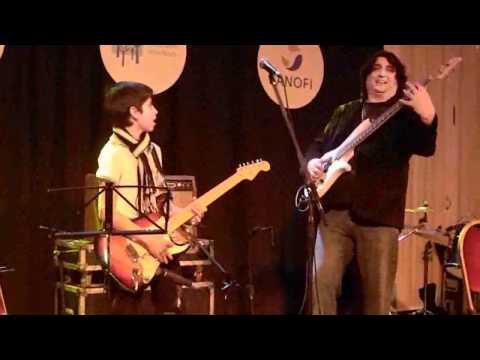 Juan Salinas hijo de Luis Salinas . Isn´t she lovely