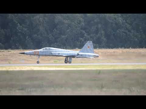 RARE!!! US Navy Northrop F-5N Tiger II VFC-13 "Saints" Takeoff From PDX