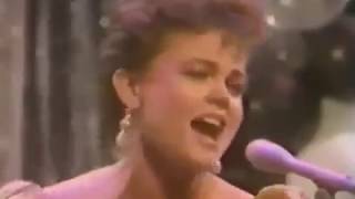 Go-Go&#39;s - We Got The Beat (Dick Clark&#39;s Rockin&#39; New Years Eve 1982/1983)