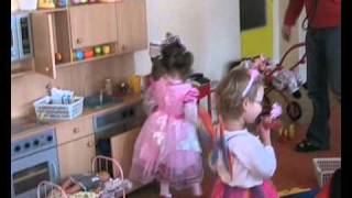 preview picture of video 'Maškarní bál v mateřské školce ve Vrčeni - 25.2.2011'