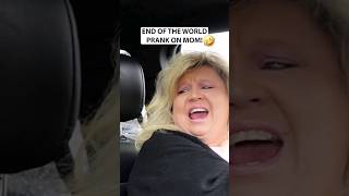 END OF THE WORLD PRANK ON MOM! 🤣 #funnyshorts #funnyvideos #prank #lol #shortsfeed #jokes