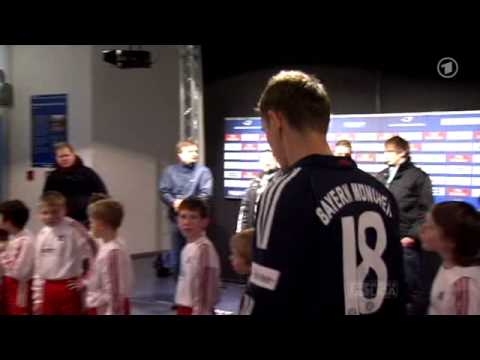 18. Spieltag  HSV-FCB Auflauf Mannschaften