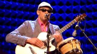 Raul Midón "Sunshine (I Can Fly)" Joe's Pub, NYC 6/23/13