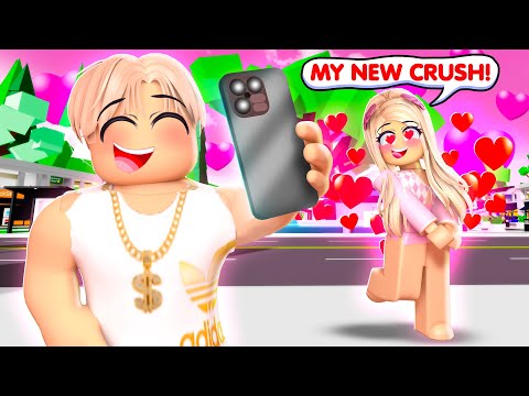 I HAVE A CRUSH ON THE NEW BOY IN ROBLOX BROOKHAVEN!