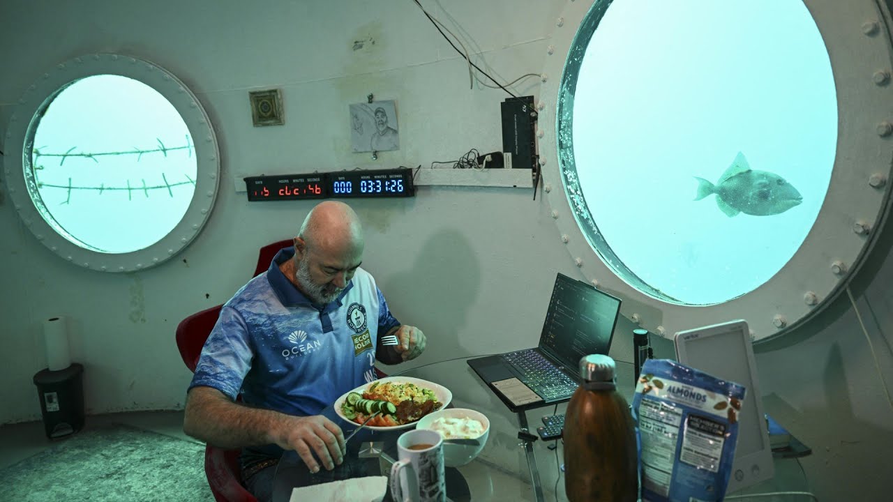 Alemão bate recorde por viver 120 dias debaixo do mar | AFP