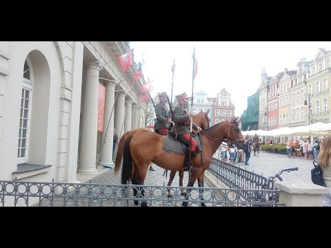 Ułani przed Odwachem w Poznaniu / Uhlans in front of the historic Guardhouse in Poznań