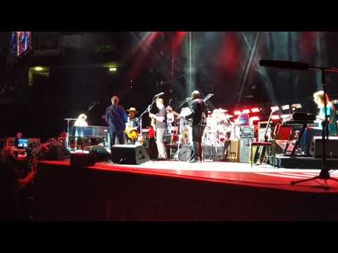 Eric Clapton - Cocaine (feat. Kurt Rosenwinkel) - Mercedes Benz Arena Berlin 04.06.2019