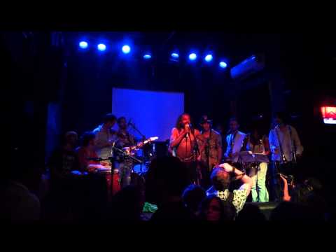 Abayomy Afrobeat Orquestra + Kologbo | Teatro odisséia