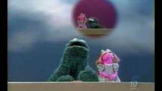 Sesame Street - Cookie Monster wants Prairie&#39;s cookie