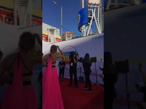 Elaine Goldsmith Thomas/w Jlo ( live2)(9-10-18)