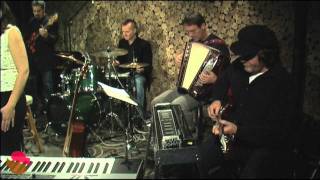 Norm Strauss "Take The Long Way Around" - www.streamingcafe.net