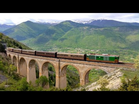 Abruzzo, il treno d'epoca a bassa velocità e alta panoramicità: riparte la transiberiana d'Italia