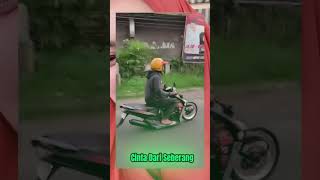 Download lagu Cinta Dari Seberang - Yaya Nadila feat. Zinidin Zidan | Lagu Galau Romantis Terbaru 2025 mp3