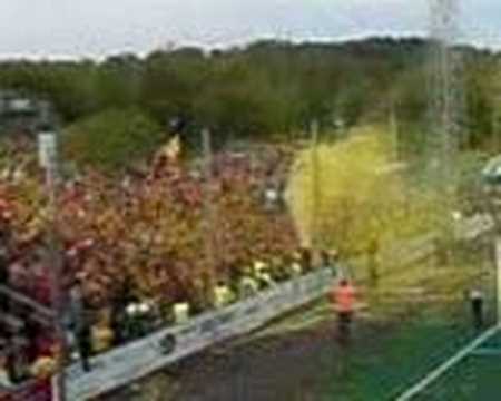 syrianska fansen i derbyt filmat från långsidan