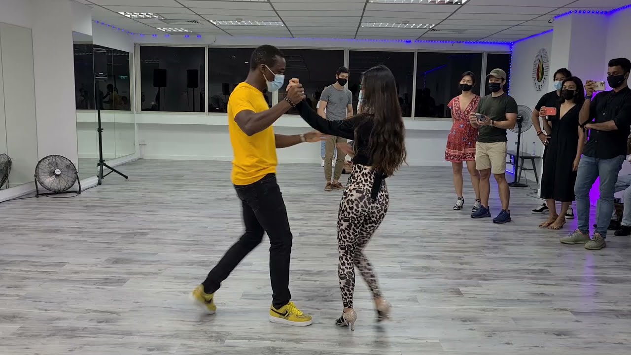 Caliente Dance Studio Singapore Bachata social demo to Kewin Cosmos - Dile