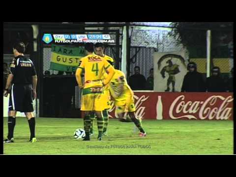 El palo le dijo que no a Camacho.Defensa-Unión.Fecha 33.Torneo Primera B Nacional.Fútbol Para Todos