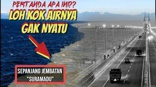 Download lagu Fenomena air laut terbelah di bawah jembatan Suramadu Jawa timur mp3