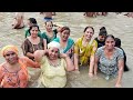 चीन किया बहनों के साथ गंगा स्नान हरिद्