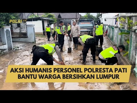 AKSI HUMANIS PERSONEL POLRESTA PATI BANTU WARGA BERSIHKAN LUMPUR