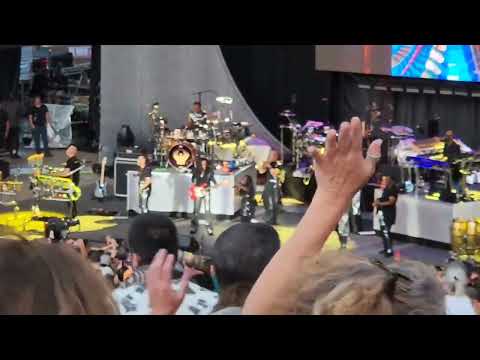Let's Groove Tonight  -  Earth Wind and Fire - Shoreline Amphitheatre 6-21-2022