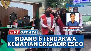 Istri Brigadir Esco Jalani Sidang Perdana Pembunuhan Berencana bersama 4 Terdakwa Lain
