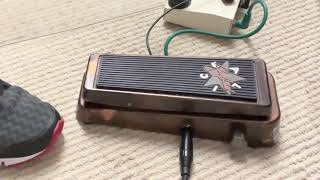 Video thumbnail for Dunlop Jerry Cantrell JC95 cry baby wah demo by Rob M