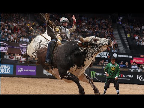 Paulo Eduardo Rossetto rides Constant Payne for 90.75 Points
