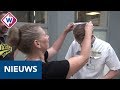 Chirurg krijgt medaille van patiënt die toch weer kan lopen