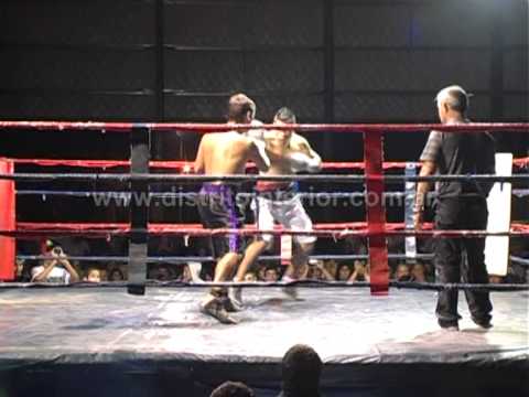 Bruno Hong la caída de su rival en el primer round