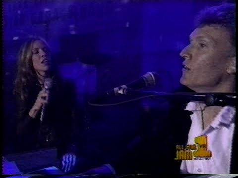 Steve Winwood & Sheryl Crow - "When Something Is Wrong With My Baby" (LIVE)