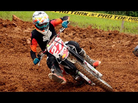 Disputa forte na Corrida da Nacional 200cc na Copa Norte Catarinense Velocross