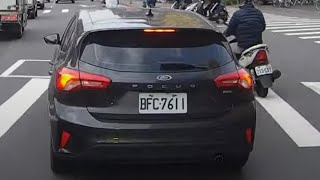 四輪大爺開一開突然減速甚至要煞停？（檢舉失敗）