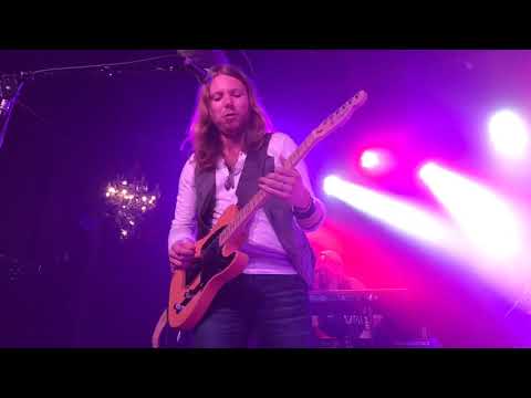 Kyle Lewis on Guitar in Nashville