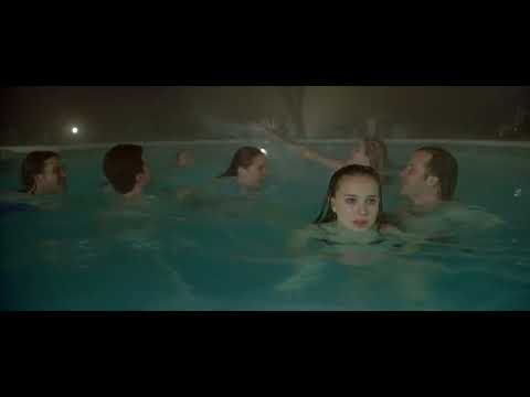 Pool scene || Garden State (2004)