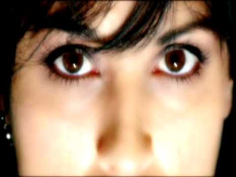 Σαλίνα Γαβαλά - Πονάει Η Αγάπη (Official Music Video)