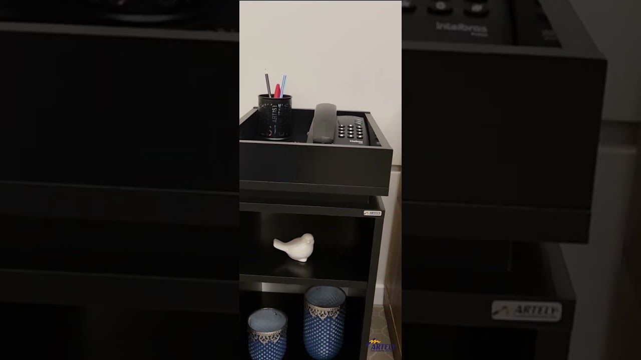 Thumbnail do vídeo - Mesa de Apoio Olivia - Preto