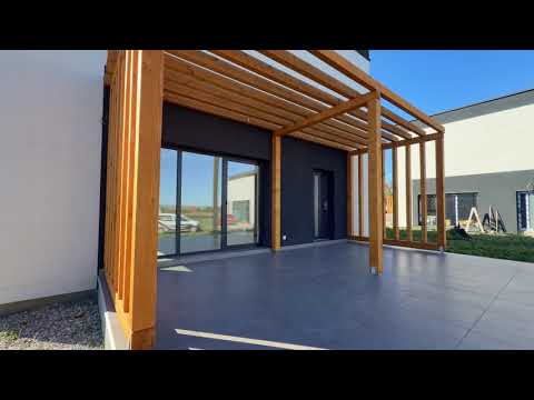Spatiul unei case tip duplex, confortul unui camin modern, Sfantu Gheorghe, Jokai Mor — Video