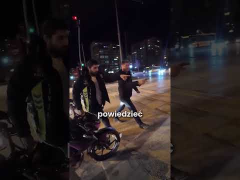 Nagle zaatakował motocyklistów! 😮