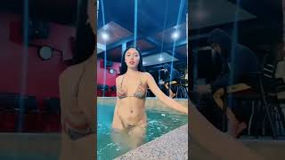 Ms Ariana tiktok short be like...