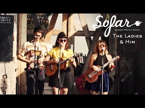The Ladies & Him - I Wish I Could Shimmy Like My Sister Kate | Sofar Amsterdam