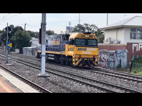 Pacific National NR85 light engine Middle Footscray station
