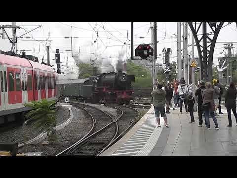 023 058 weckt  Köln mit Pfeifen bei der Einfahrt in den Hbf. 11.09.2022