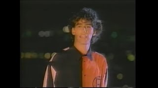 Magneto - Vuela, Vuela (Voyage, Voyage) (Video Oficial)