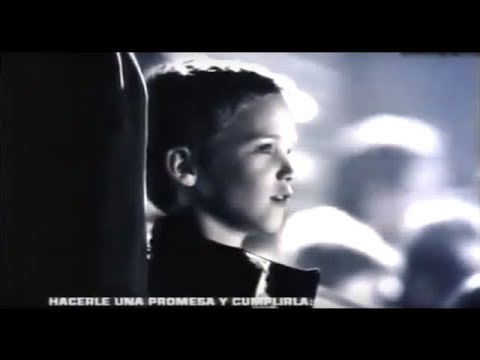 2001 Mastercard, hay cosas que el dinero no puede comprar. Niño en el estadio. Publicidad anuncio.