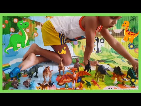 Apresentando os Dinossauros Crianas Brincando