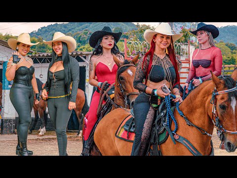 Desfile de Fin de Año a Caballo en COLOMBIA 🔥 Caicedonia - Valle 🐴